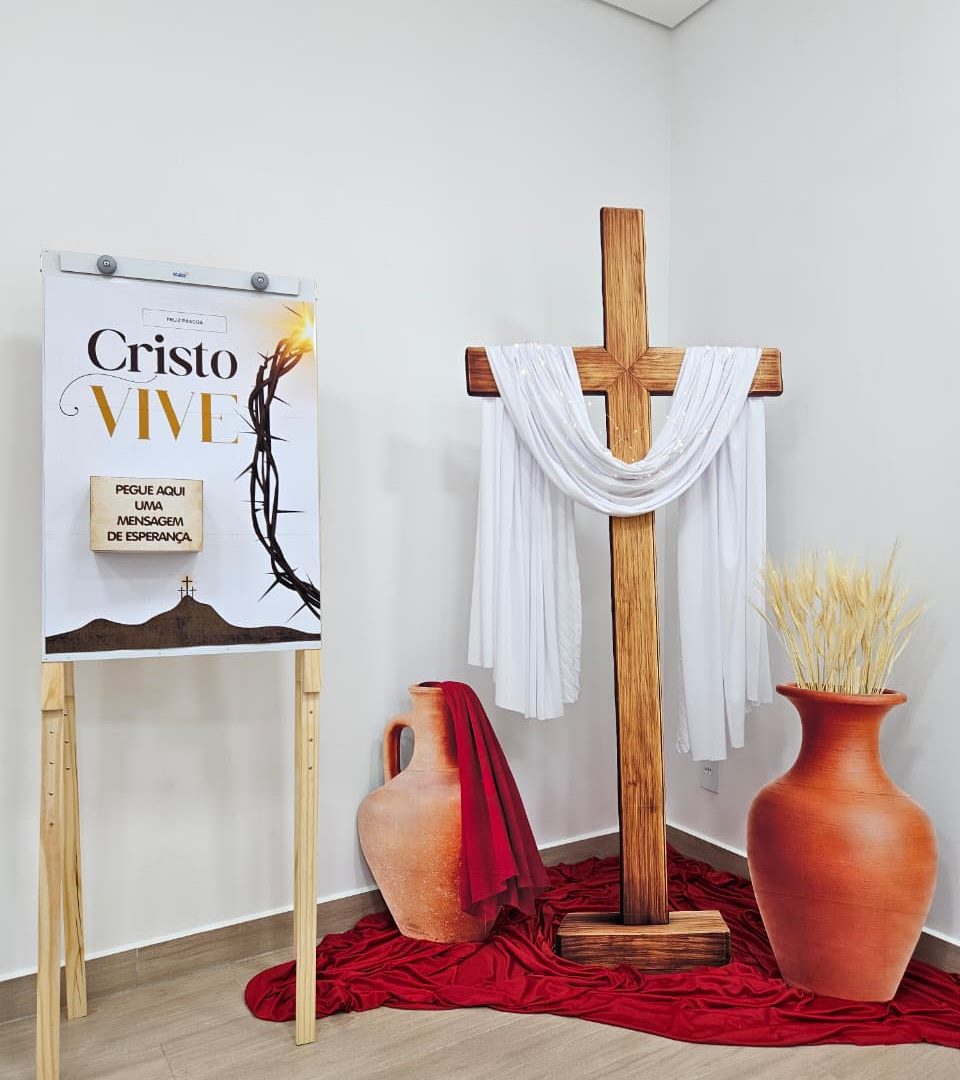 CENÁRIO DE PÁSCOA COM CAIXA MENSAGEM DE ESPERANÇA