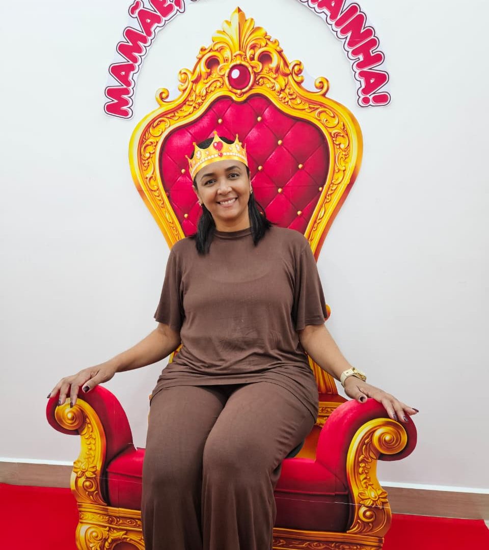 DIA DAS MÃES – TRONO “MAMÃE, MINHA RAINHA"